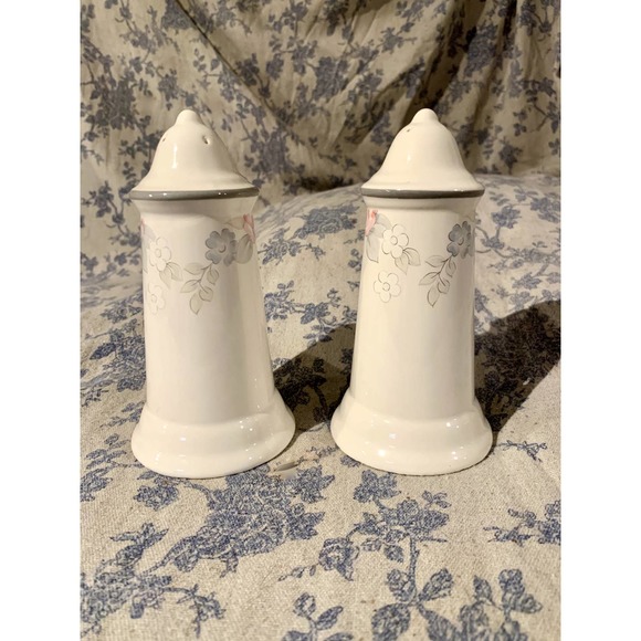 VTG Pfaltzgraff Wyndham Floral Salt and Pepper Shakers - Picture 2 of 5
